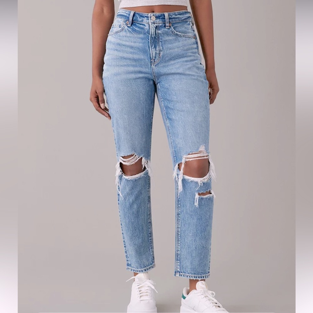 NWOT American Eagle Strigid Mom Jeans‎